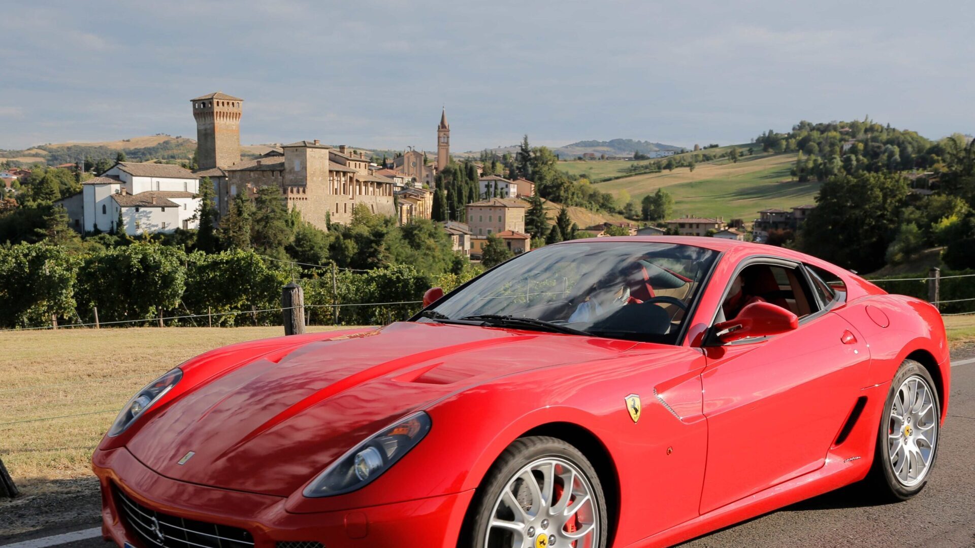 Esperienza di guida Ferrari con Maranello Tour